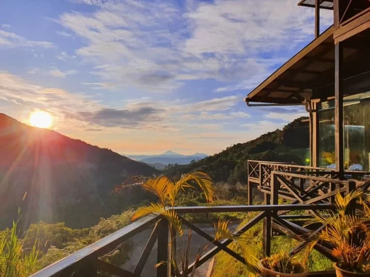 Budget Homestay dengan Pemandangan Gunung: Panduan Hemat dan Seru