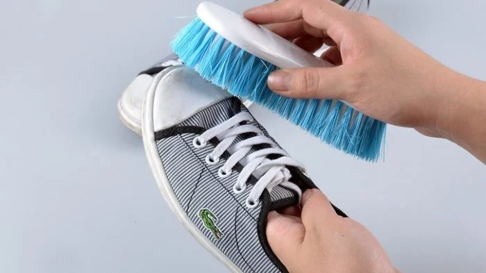 Cara Membersihkan Travel Shoes Setelah Dipakai – Tips Praktis & Efektif