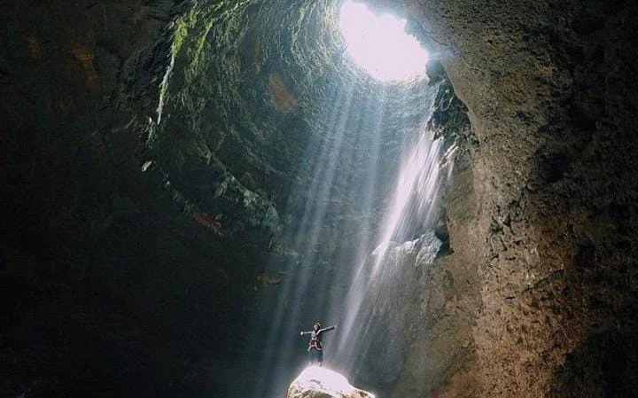 Destinasi Wisata Gua di West Java: Eksplorasi Alam Bawah Tanah yang Memukau