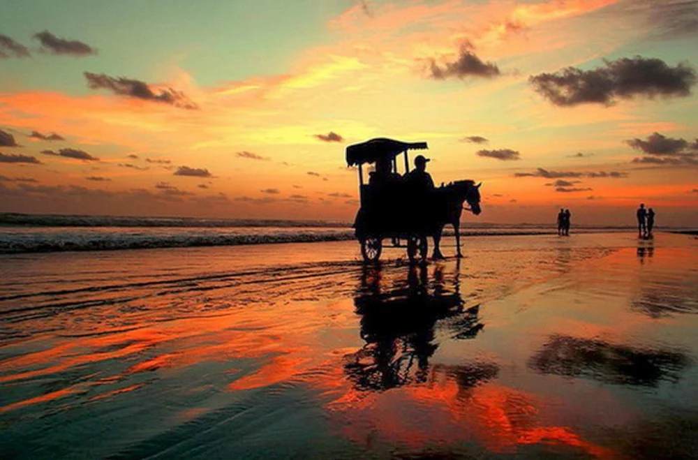 Destinasi Wisata Spot Sunset di Pantai Parang: Panduan Lengkap