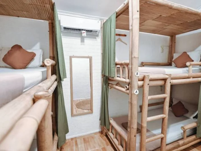Hostel dengan Tema Unik dan Harga Terjangkau: Pilihan Asik untuk Traveler Hemat