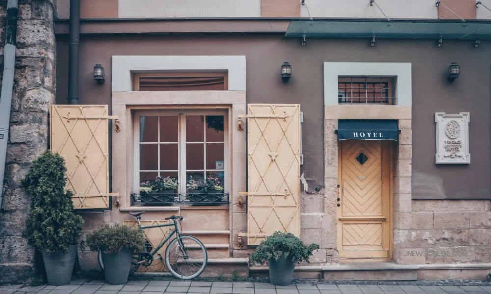 Perbandingan Harga Hostel vs Hotel di Bali: Pilih yang Tepat untuk Liburan Hemat