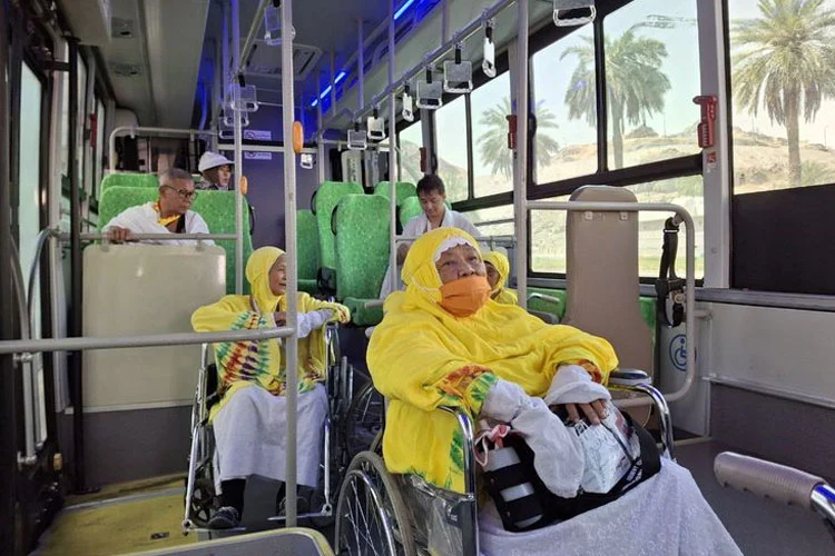 Rekomendasi Layanan Transportasi Khusus bagi Lansia yang Nyaman dan Aman