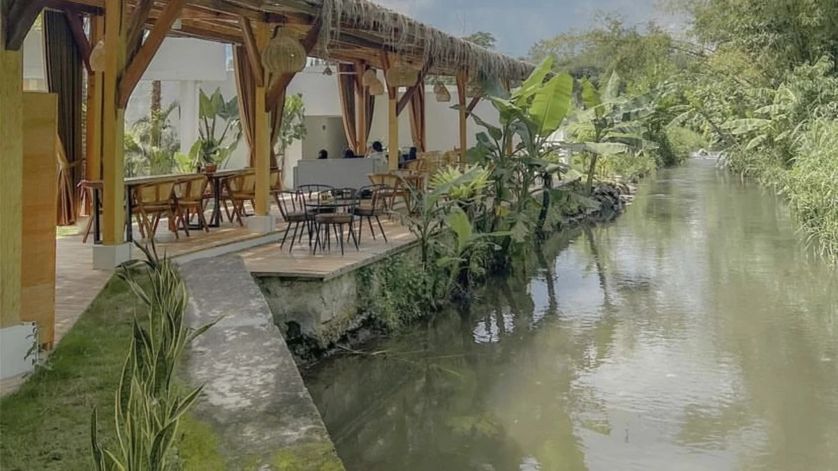 Warung Makan Pinggir Sungai di Pekalongan: Kuliner & Pemandangan Alami
