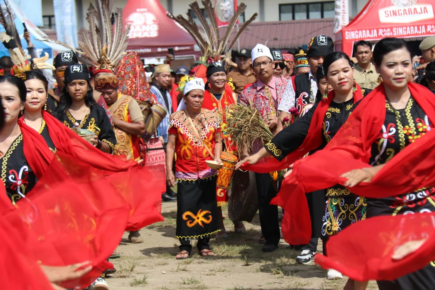 Wisata Budaya Dayak di Kalimantan Barat: Panduan Lengkap & Tips Hemat
